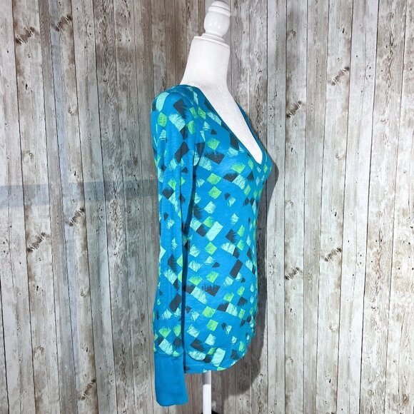Women's Lilu Graphic Long Sleeve Tee | Teal | Size Small | V-Neck Top | Cotton - Picture 3 of 10